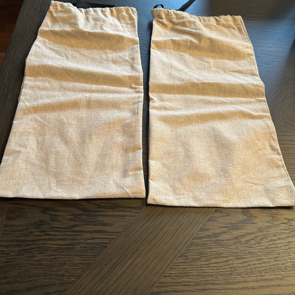 🎉HOST PICK🎉 GUCCI SHOEBOX WITH ORIGINAL TISSUE /PAPERWORK AND SHOE DUST BAGS - Picture 4 of 16